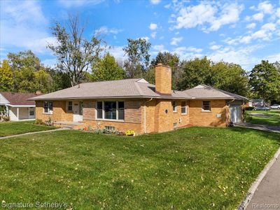 24500 Lathrup Boulevard, Home with 3 bedrooms, 1 bathrooms and null parking in Southfield MI | Image 2