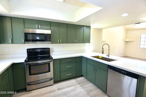 240-2020 W Union Hills Dr, Phoenix, AZ, 85027-5801 | Card Image