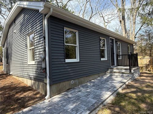 2288 River Rd, Calverton, NY, 11933-1646 | Card Image