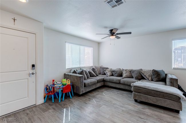 6804 Surf Green Ct, Townhouse with 3 bedrooms, 3 bathrooms and null parking in North Las Vegas NV | Image 8