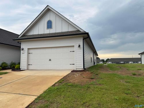 12637 Whitcomb Cir, Athens, AL, 35613-1221 | Card Image
