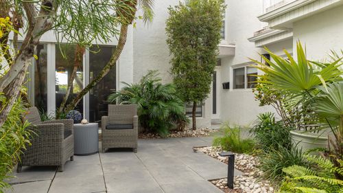 10a-660 Kensington Pl, Wilton Manors, FL, 33305-3913 | Card Image