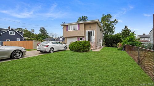 12 Garden St, Bay Shore, NY, 11706-6702 | Card Image