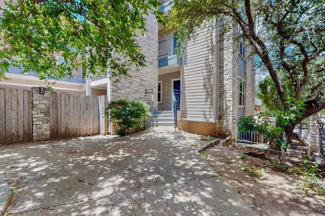 APT-102 - 2414 Longview St, Condo with 2 bedrooms, 2 bathrooms and 2 parking in Austin TX | Image 5