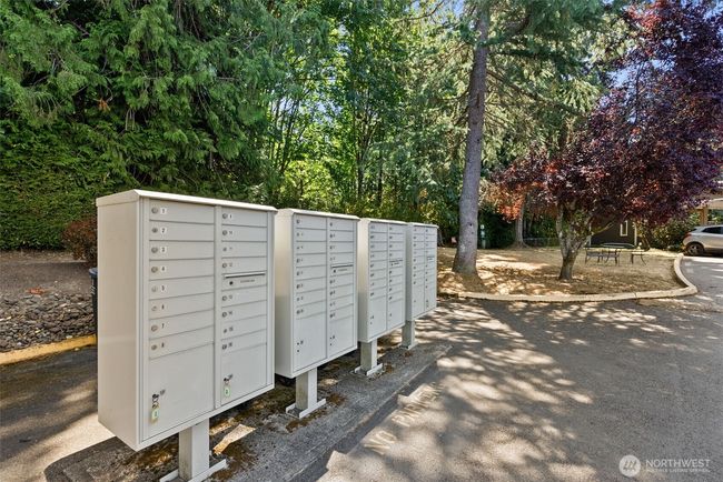 Beautifully maintained community grounds | Image 20