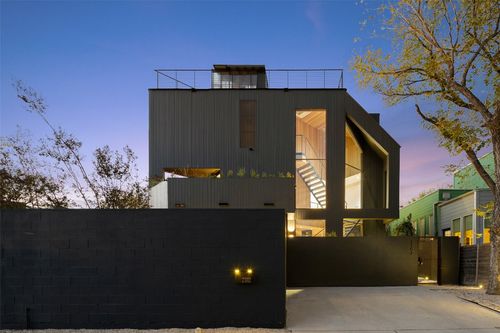 2302 E 11th St, Austin, TX, 78702-2806 | Card Image