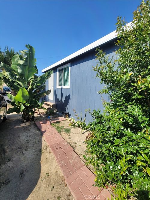 b-29-Ave. Orange Avenue, Paramount, CA, 90723 | Card Image