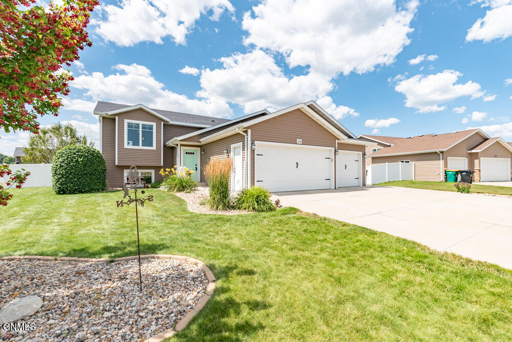 Dortmund Dr, Bismarck, ND 58504