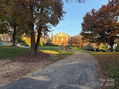 3630 8th Street Pl Nw, Hickory, NC, 28601-8086 | Card Image