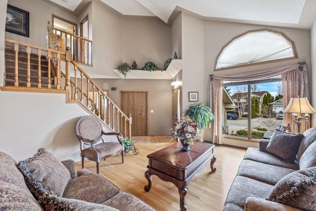 343 Shawinigan Place Sw, Home with 4 bedrooms, 2 bathrooms and 6 parking in Calgary AB | Image 9