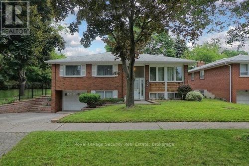 lower-115 Poynter Dr, Etobicoke, ON, M9R1L7 | Card Image