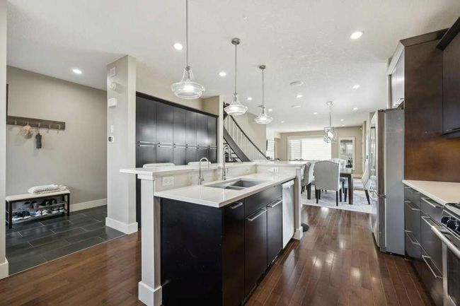 1721 44 Avenue Sw, Home with 4 bedrooms, 3 bathrooms and 2 parking in Calgary AB | Image 11