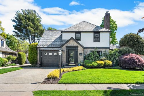 139 Stevens Ave, Hempstead, NY, 11550-1147 | Card Image