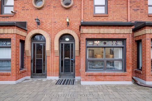 9-90 Kippendavie Ave, Toronto, ON, M4L3R5 | Card Image
