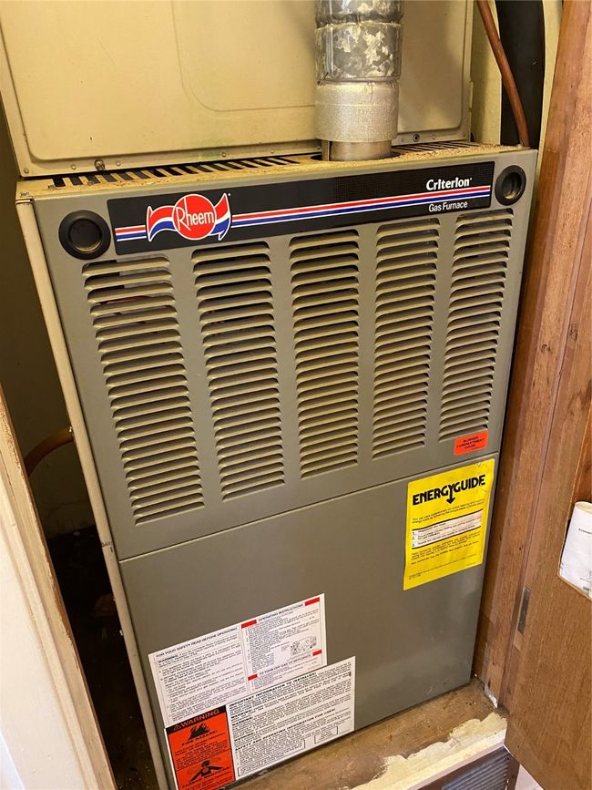 Utility room with heating unit | Image 20