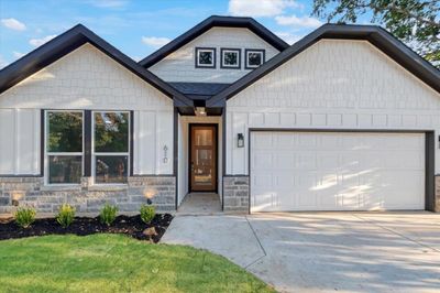 Craftsman-style house with a garage | Image 3