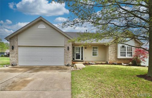 3235 Country Knoll Dr, Saint Charles, MO, 63303-1600 | Card Image