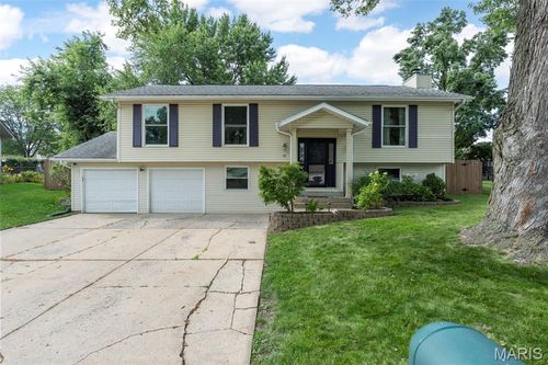 15 Ann Dr, Saint Peters, MO, 63376-2212 | Card Image