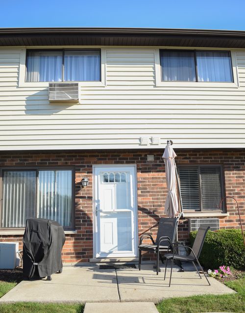 apt-e-9072 Archer Ave, Willow Springs, IL, 60480-1251 | Card Image