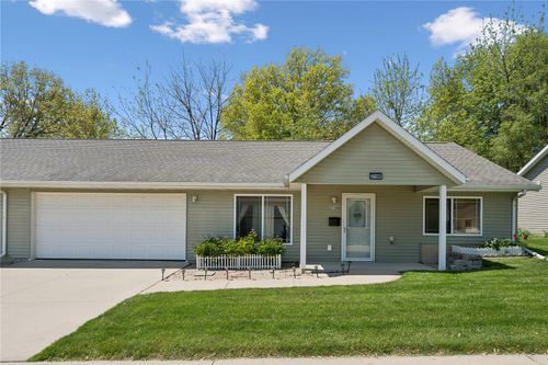 b-2748 O Ave Nw, Cedar Rapids, IA, 52405-1636 | Card Image