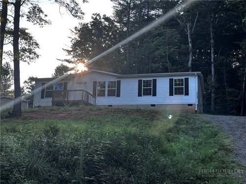 3153 Bear Trail Dr, Lenoir, NC, 28645-9628 | Card Image