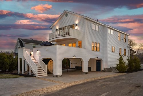 1076 Ocean Blvd, Hampton, NH, 03842-1501 | Card Image