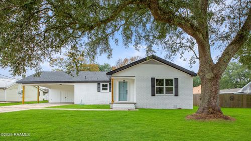 109 Steven St, New Iberia, LA, 70560-3317 | Card Image