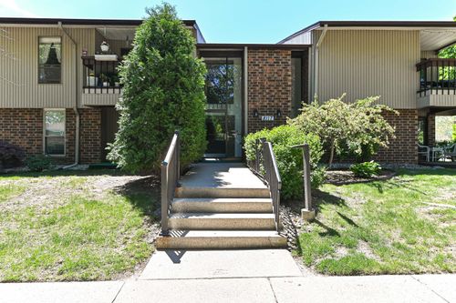 apt-4-8117 W Manitoba St, WEST ALLIS, WI, 53219-2749 | Card Image