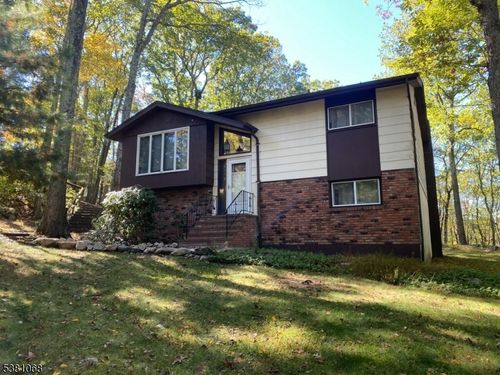 13 Loyola Ct, Hopatcong, NJ, 07843-1728 | Card Image