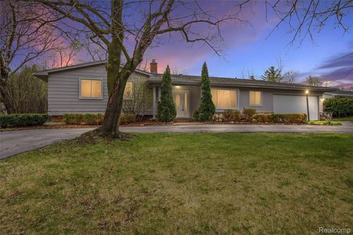 2505 Rambling Way, Bloomfield Hills, MI, 48302-1039 | Card Image
