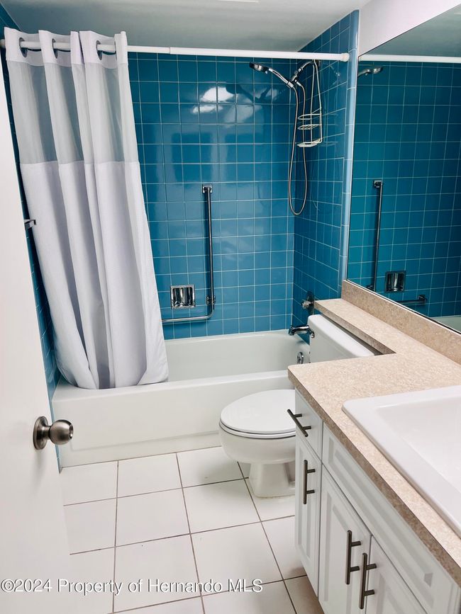 guest bathroom | Image 19