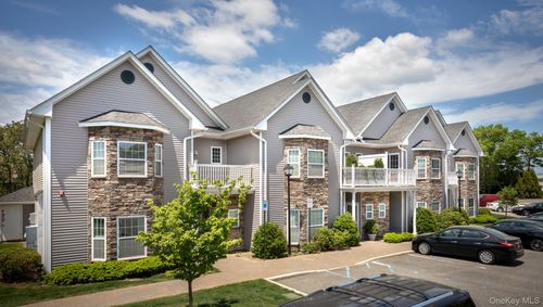 n106-408 Pine Creek Road, Islip, NY, 11741 | Card Image