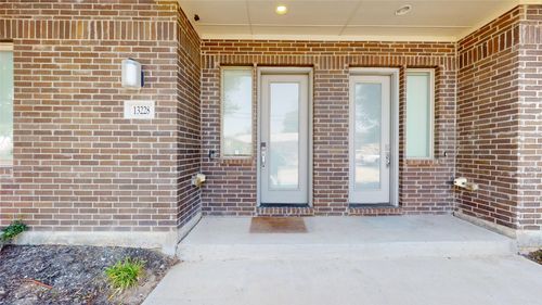 13228 Bee St, Farmers Branch, TX, 75234-6115 | Card Image