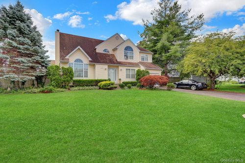 1453 7th St, West Babylon, NY, 11704-4222 | Card Image