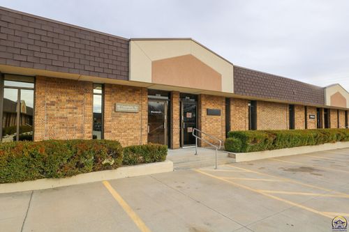 2506 W 15th Ave, Emporia, KS, 66801-6102 | Card Image