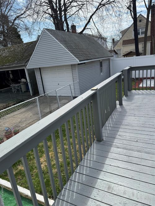 8 Frazier St, Hempstead, NY, 11550-6918 | Card Image