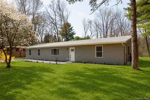 7 Eckelman Dr, Hyde Park, NY, 12538-2877 | Card Image