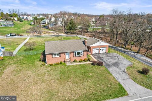 1885 Roosevelt Ave, YORK, PA, 17408-9721 | Card Image