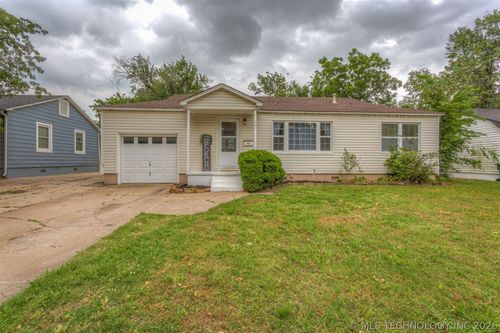 407 Cedar St, Owasso, OK, 74055-2413 | Card Image