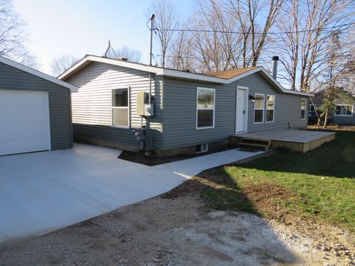 199 N Garfield St, Maple Rapids, MI, 48853-5012 | Card Image