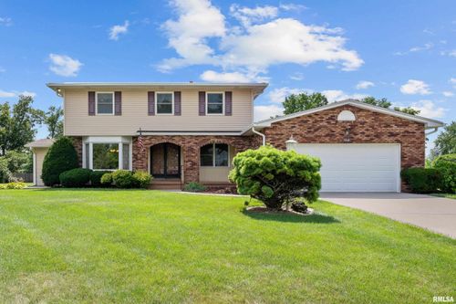 2303 Wynnewood Ct, Davenport, IA, 52807-1441 | Card Image
