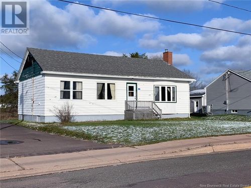 17 Fairfield Rd, Sackville, NB, E4L2X4 | Card Image