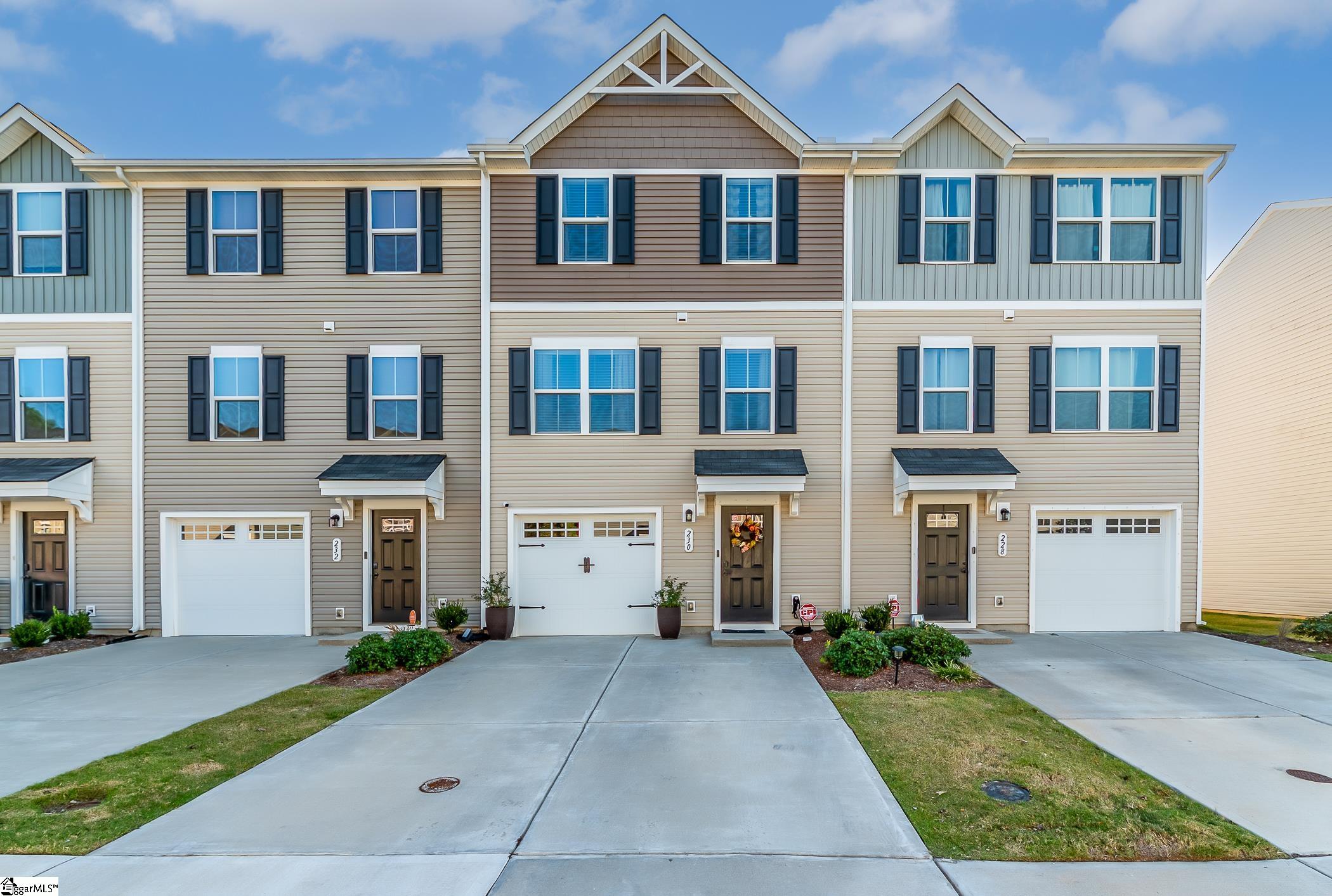 230 Coldwater Creek Court, For Sale in Simpsonville Zoocasa