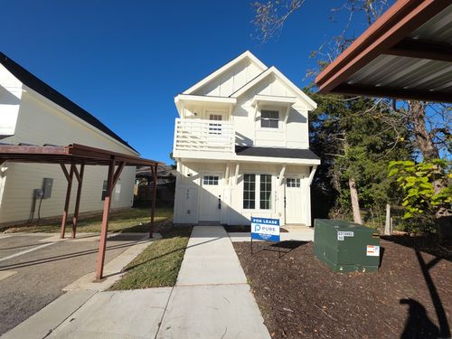 500-2002 W 2nd St, Taylor, TX, 76574-2550 | Card Image