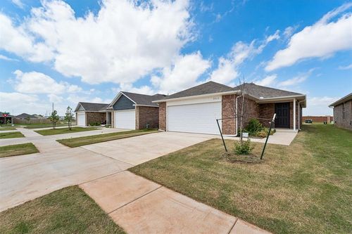 2213 Se 89th Ter, Moore, OK, 73160-0415 | Card Image