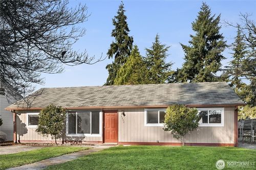 2352 N 193rd Street, Shoreline, WA, 98133 | Card Image