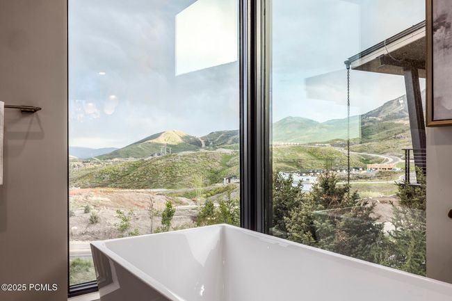1817 W Skyridge Dr, Home with 5 bedrooms, 6 bathrooms and null parking in Mayflower Mnt UT | Image 24