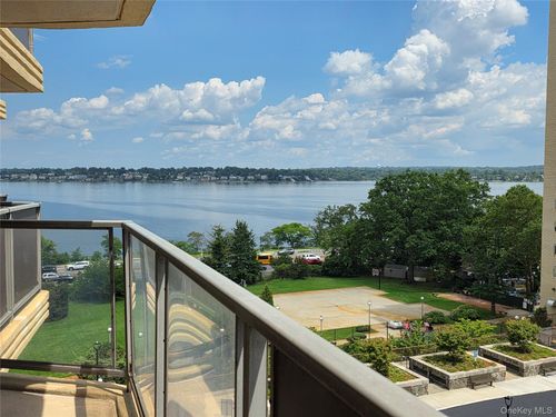 6g-17-85 215th St, Bayside, NY, 11360-1712 | Card Image