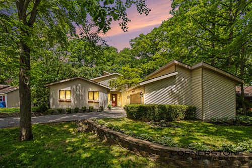 2111 Northridge Dr Ne, Grand Rapids, MI, 49525-1282 | Card Image