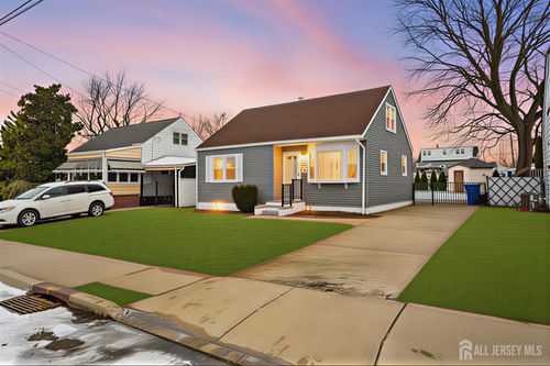 19 4th St, Sayreville, NJ, 08872-1310 | Card Image